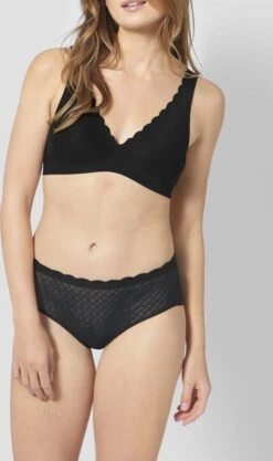 Sloggi ZERO Feel Lace Bralette - Zwart - Maat M 21 Sloggi ZERO Feel Lace Bralette - Zwart - Maat M -Sloggi Bikini Winkle 711x1200