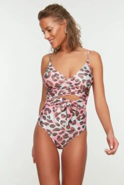 Trendyol Vrouwen Hipster Enkele Verpakking Badpak